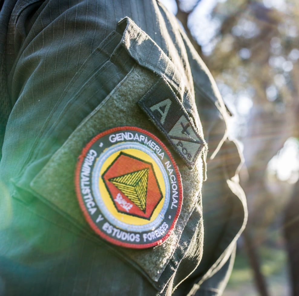 EMBLEMAS, PARCHES Y TIRAS