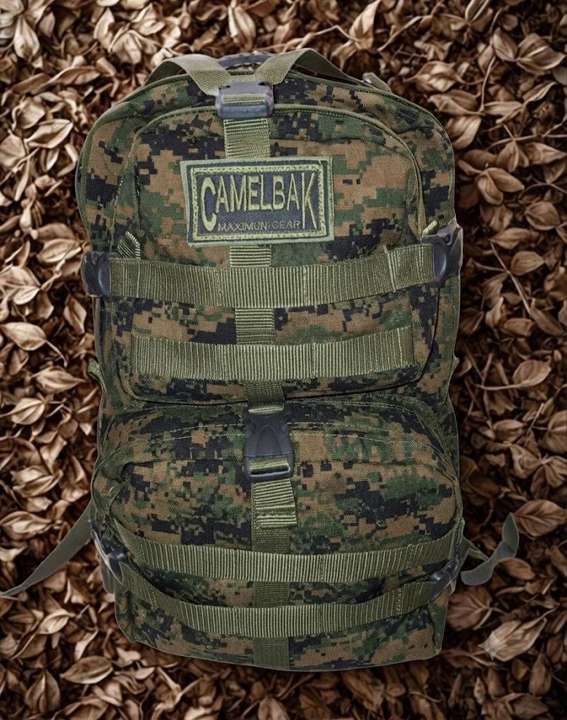 MOCHILA CAMELBAK CAMUFLADO PIXELADO