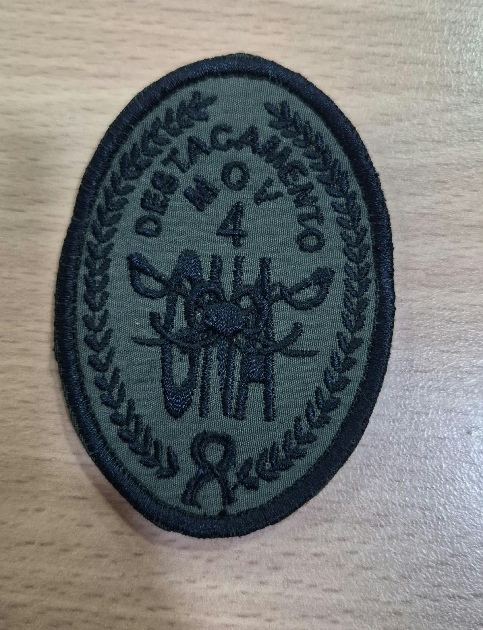 EMBLEMA DEL DESTACAMENTO MOVIL 4 BAJA VISIBILIDAD