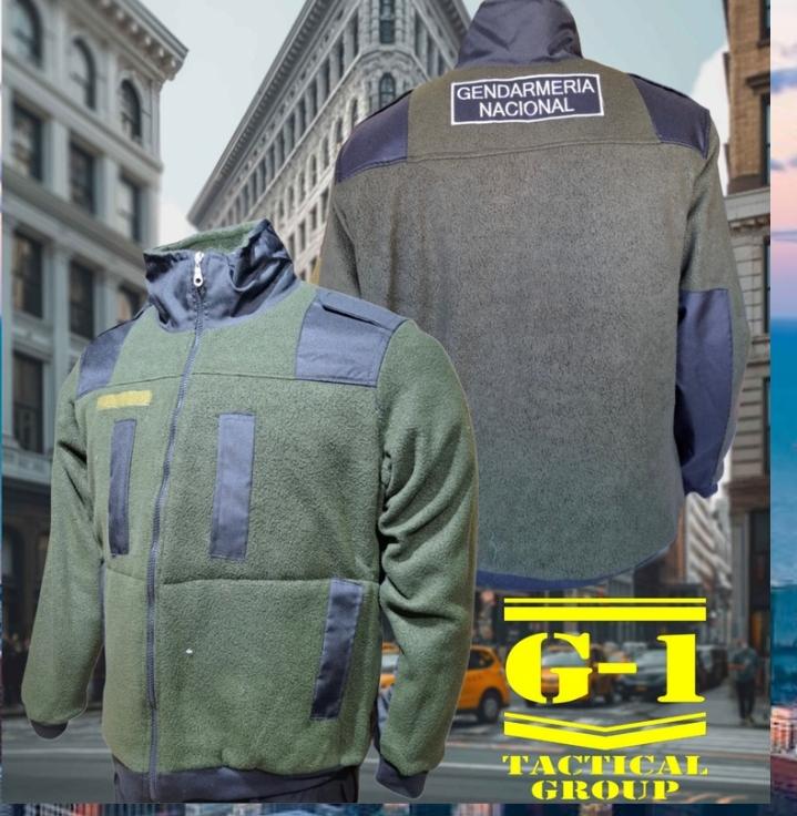 CAMPERA POLAR CON PARCHE