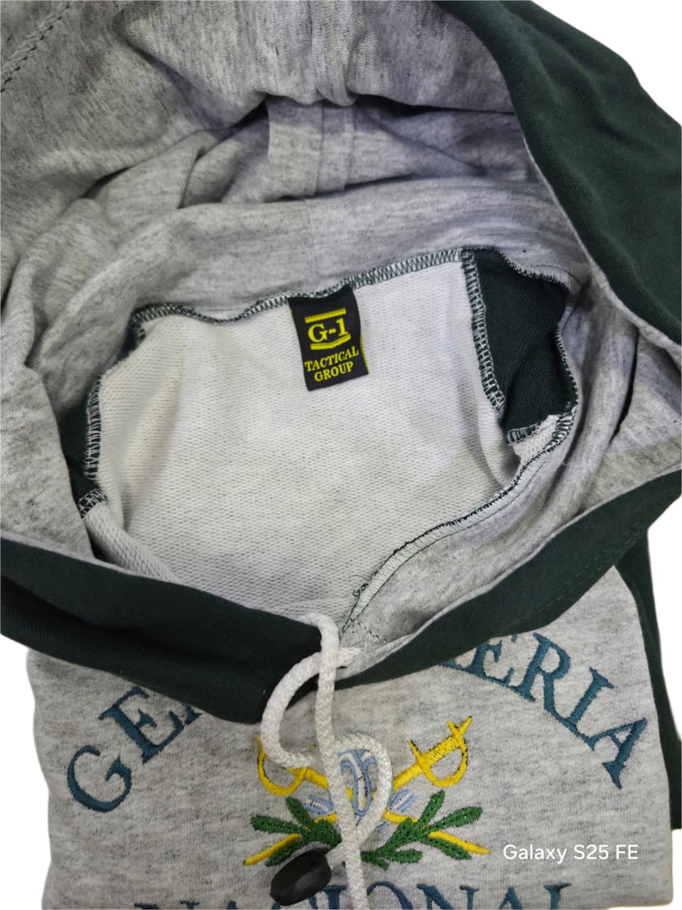 BUZO GRIS SIN FRIZADO CON LOGO