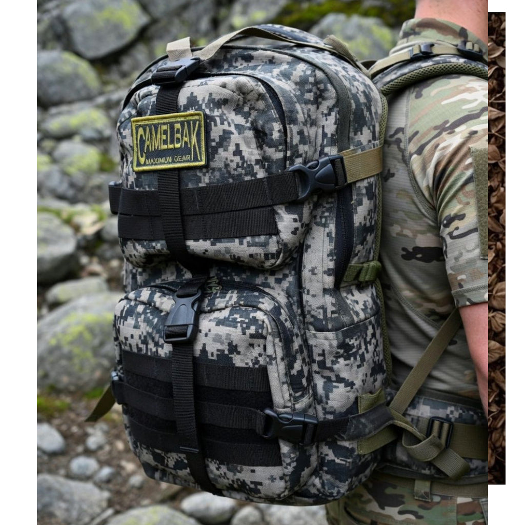 MOCHILA CAMELBAK GRIS PIXELADO
