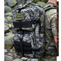 MOCHILA CAMELBAK GRIS PIXELADO